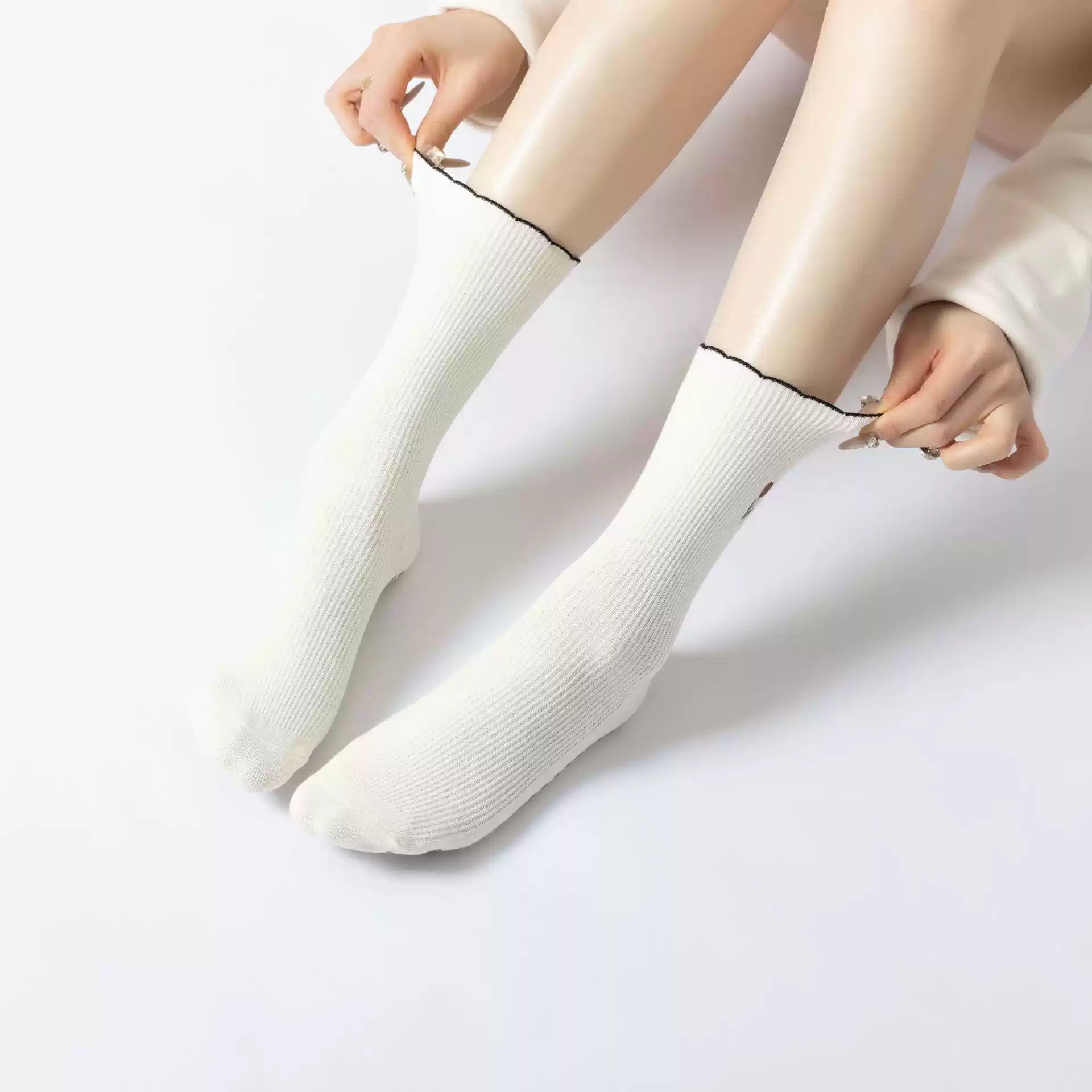 Vintage Tulip Embroidery Scallop Trim Crew Socks