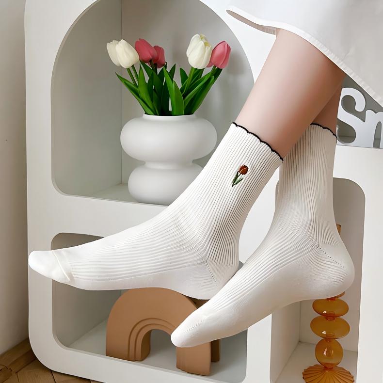 Vintage Tulip Embroidery Scallop Trim Crew Socks