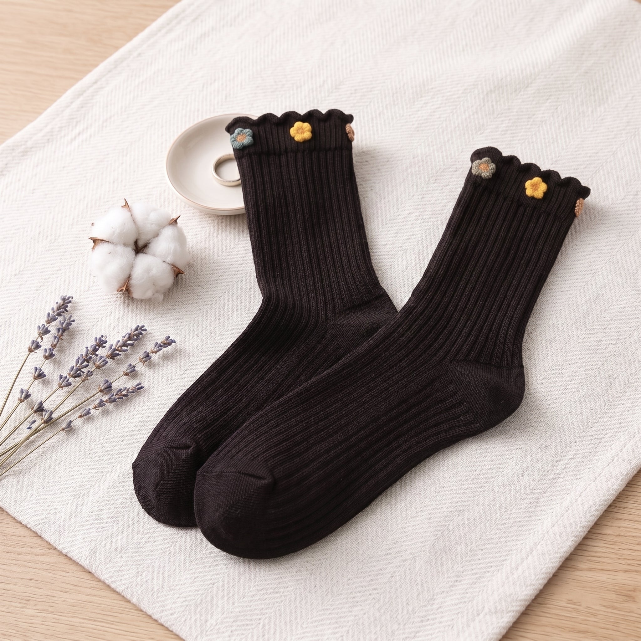 Dainty Felt Blossom Ruffle Ribbed Cotton Crew Socks
