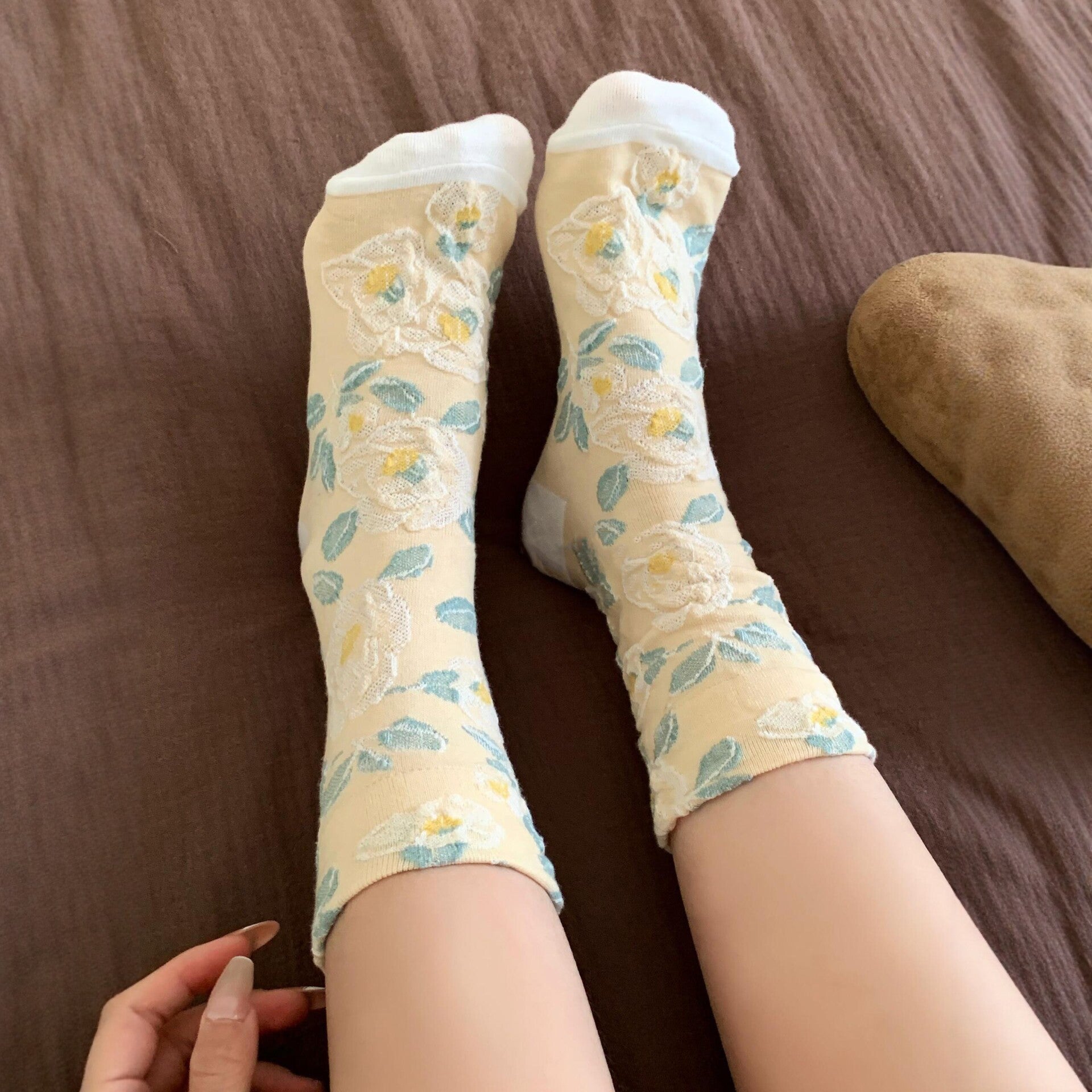 Vintage Embossed Rose Jacquard Combed Cotton Crew Socks