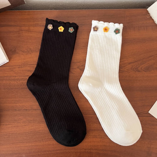 Dainty Felt Blossom Ruffle Ribbed Cotton Crew Socks
